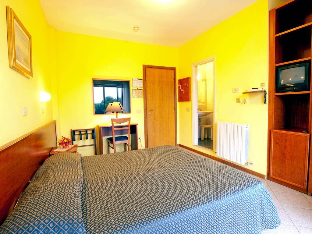 Hotel Capri Diano Marina Phòng bức ảnh